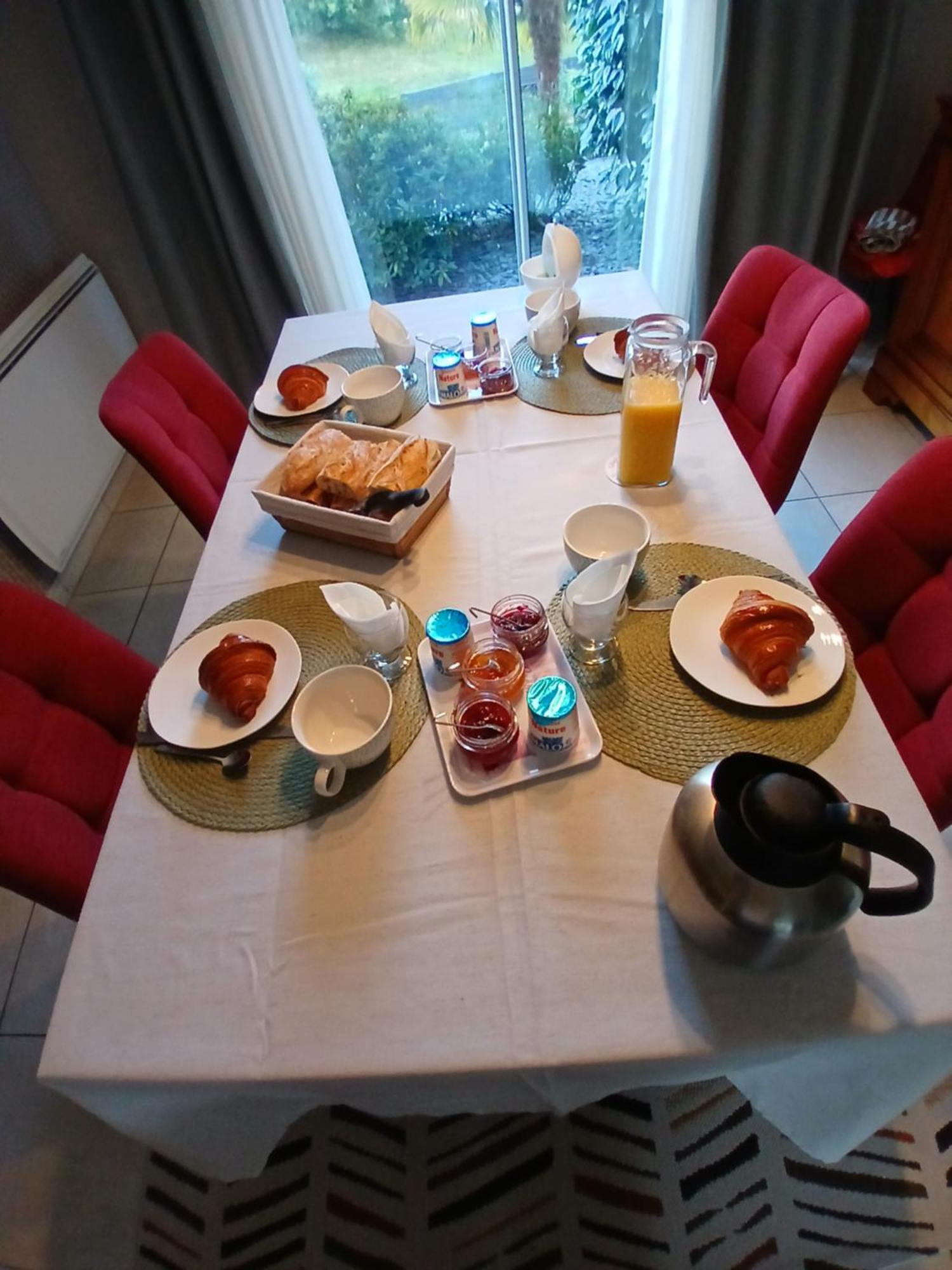 Chez Bernard Et Nicole Bed & Breakfast Betton ภายนอก รูปภาพ